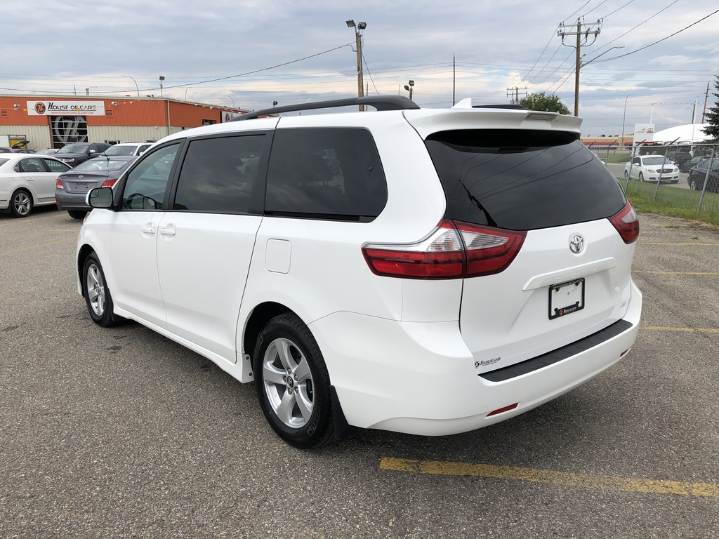 Pre-Owned 2019 Toyota Sienna LE 8-Passenger FWD / Back up cam Minivan ...